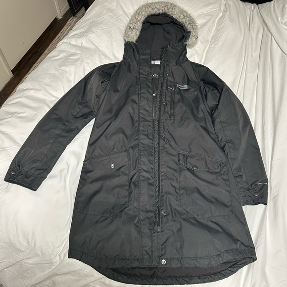 Woman’s Columbia Jacket - Picture 2 of 4